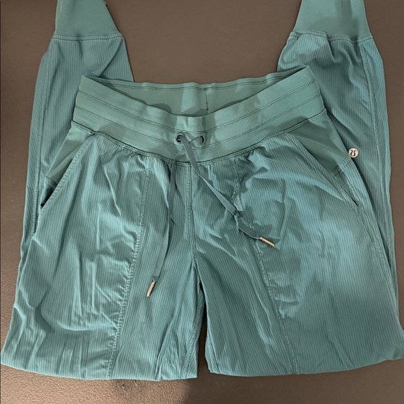 Lululemon Dance Studio Mid-Rise Jogger *Full Length Size” Size 6 - Picture 3 of 8